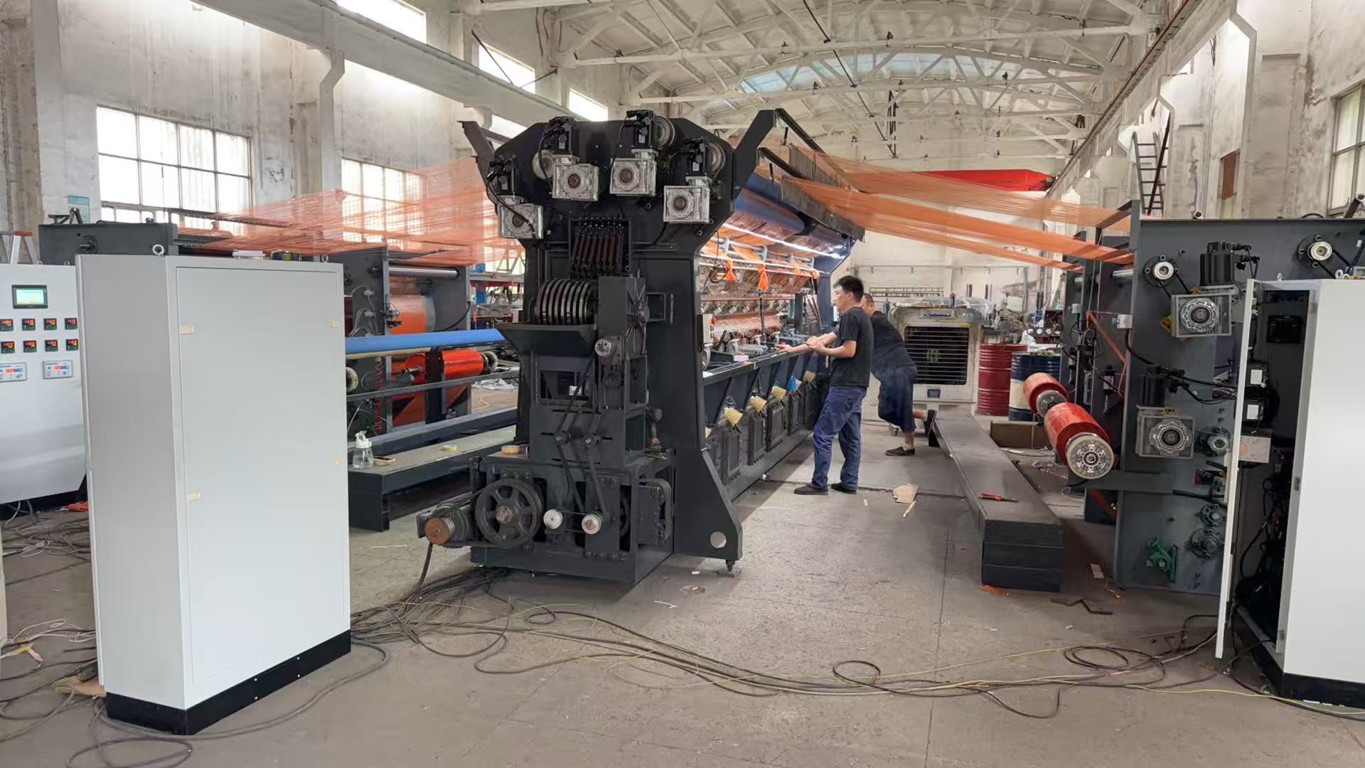 последний случай компании о Double Needle Bed Warp Knitting Machine for Industrial Textile Manufacturing